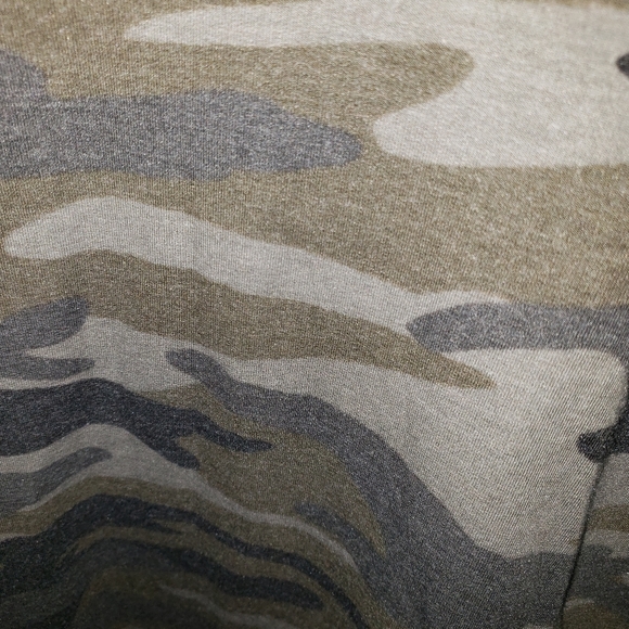 Camo tank top - Picture 2 of 4